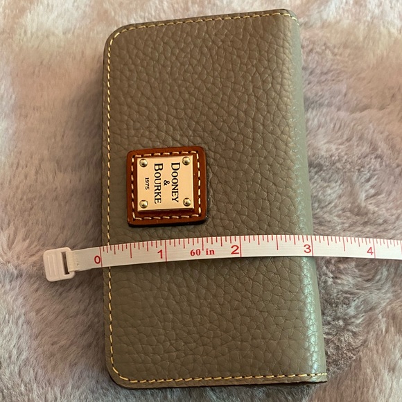 Dooney & Bourke Slim Phone Case in Smoke Grey ZR022 NWT - Picture 15 of 16
